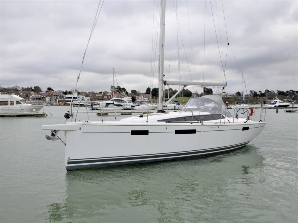Solent Day Sailing Experience Lymington £99pp