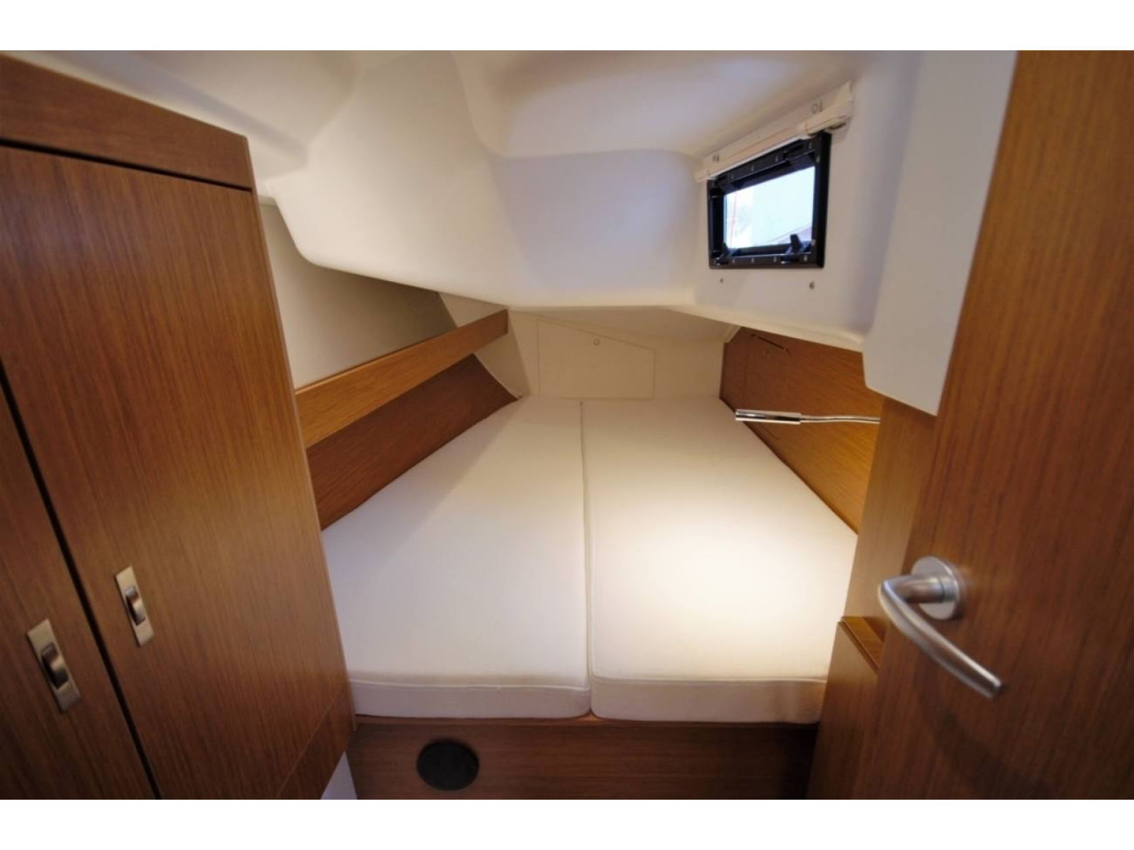 Solent Yacht Charter From Lymington